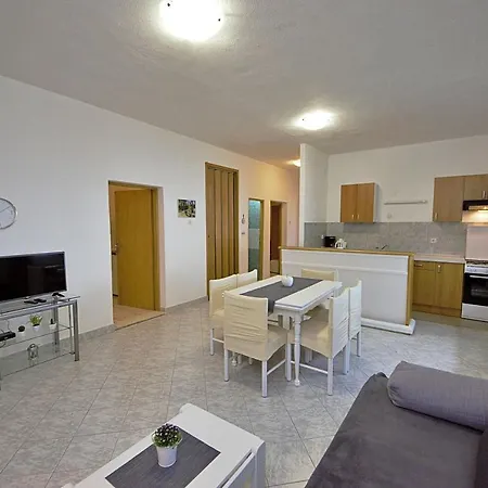 House Vesna بيت للعطل
