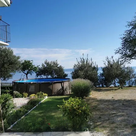 House Vesna بيت للعطل